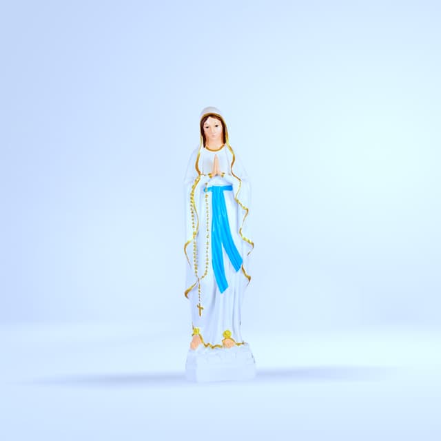 Statue Notre-Dame de Lourdes (ceinture bleue, chapelet)