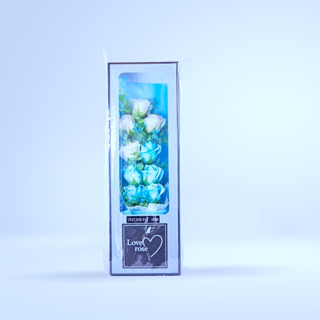 Coffret roses bleues - blanches "Love rose"